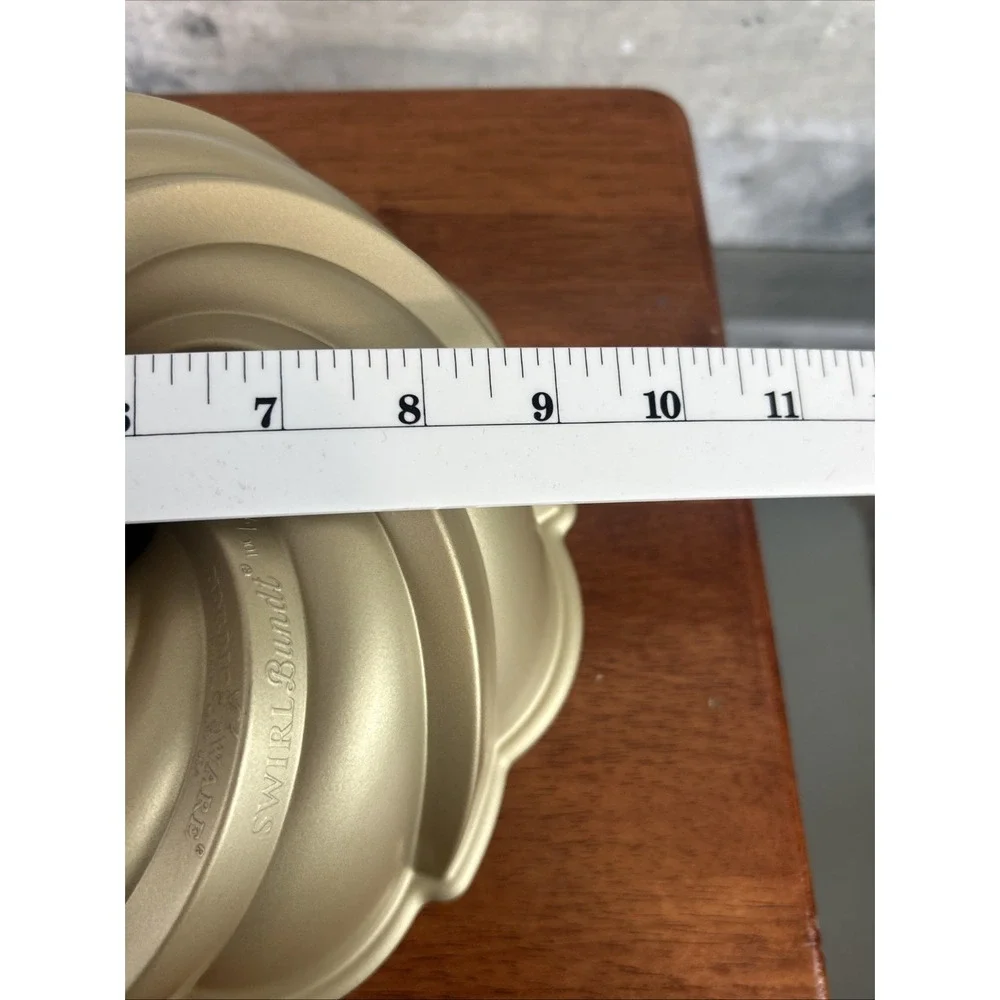 Nordic Ware 10 Cup Heritage Swirl Bundt Pan